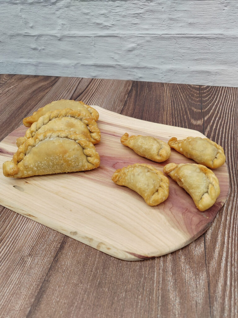 empanadas criollas grandes y minis para catering